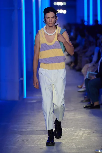 Look 63
